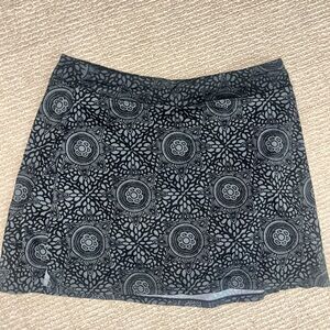 Tanager Way Active Skort – Black/Gray Mandala Print – Size M